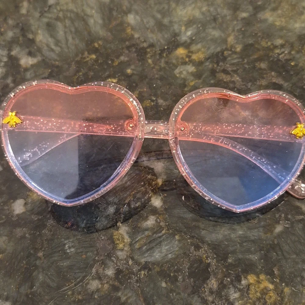 Holzlrgus Heart Sunglasses Kids for Toddler Girls Age 3-10 Shaped Bee Cute